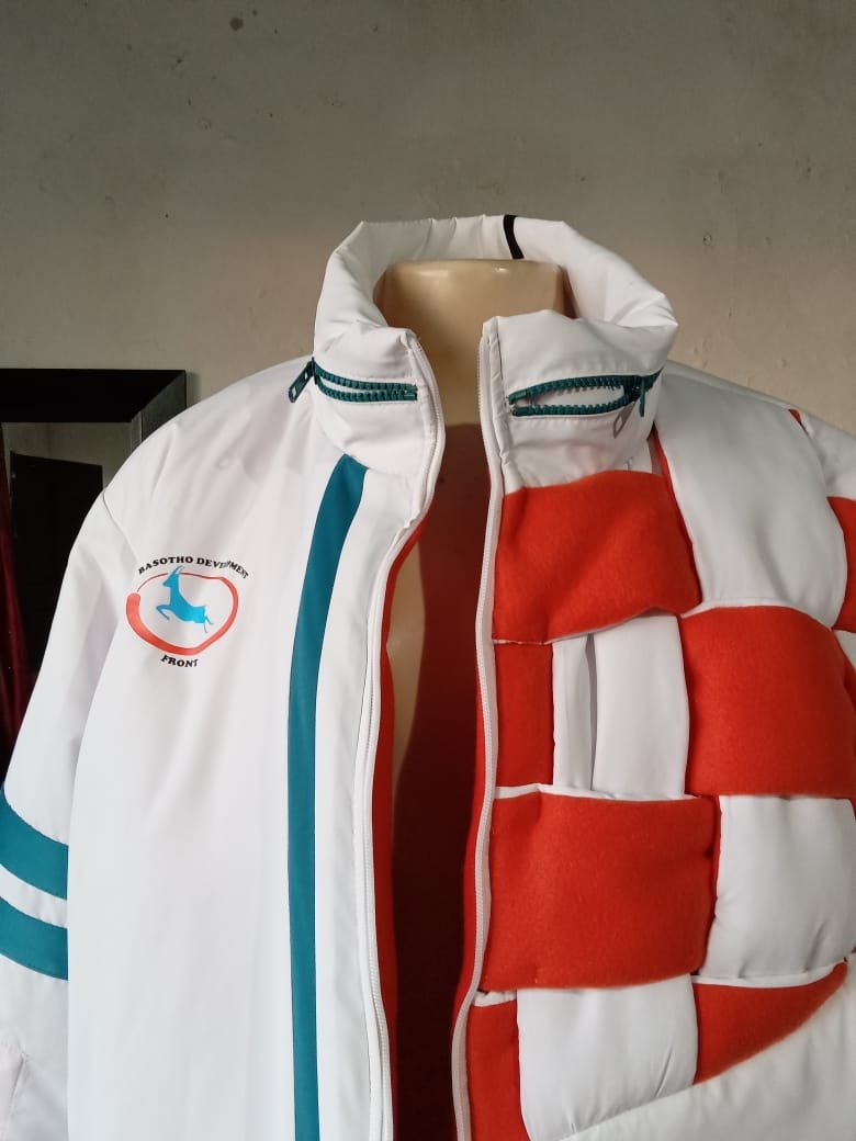 tebylek's tweet photo. @PolokoMokhele_ @TsepoThibankhoe Li ntle https://t.co/CjkSJZwrn5 shirt tse ntle le li jackets,ena ke motho oa Polasing.🤭 https://t.co/gItiXq8FmC