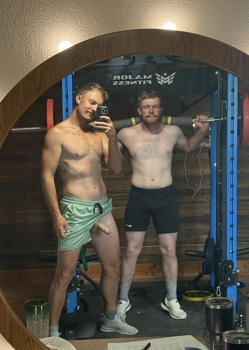 RJWhitexxx's tweet photo. Sweaty 💦 https://t.co/D2j9vBvIzA
