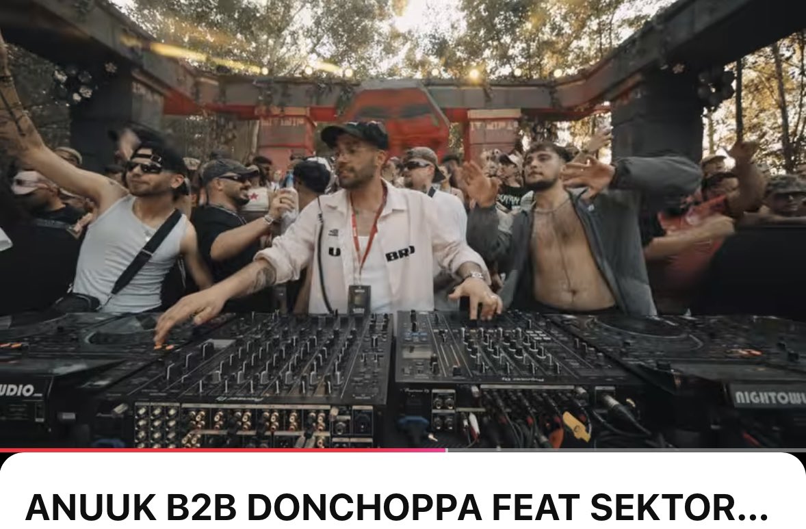 gmoney373737's tweet photo. what a banger of a set . 

if you love bounce you’d love this . https://t.co/rN0vRPW8pa