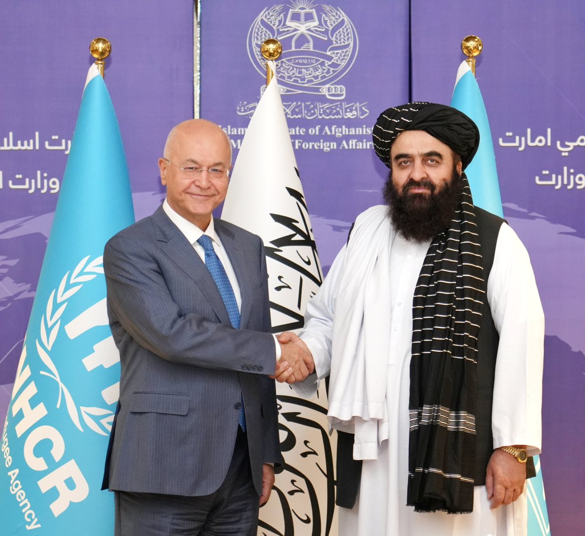 MoFA_Afg's tweet photo. د افغانستان اسلامي امارت د بهرنیو چارو وزیر، محترم مولوي امیرخان متقي، د ملگرو ملتونو د پراختیايي پروگرام (UNDP) له اداره کوونکي ښاغلي الکساندر ډي کرو او د ملگرو ملتونو د کډوالو عالي کمېشنرۍ (UNHCR) له عالي کمېشنر ښاغلي برهم احمد صالح سره وکتل. https://t.co/ixJJ7BT7H5