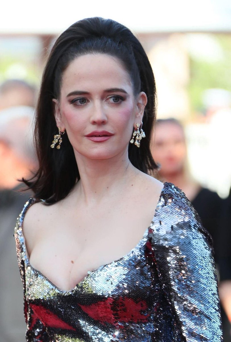 HallOfF54606327's tweet photo. #evagreen https://t.co/RhWPygJtE6