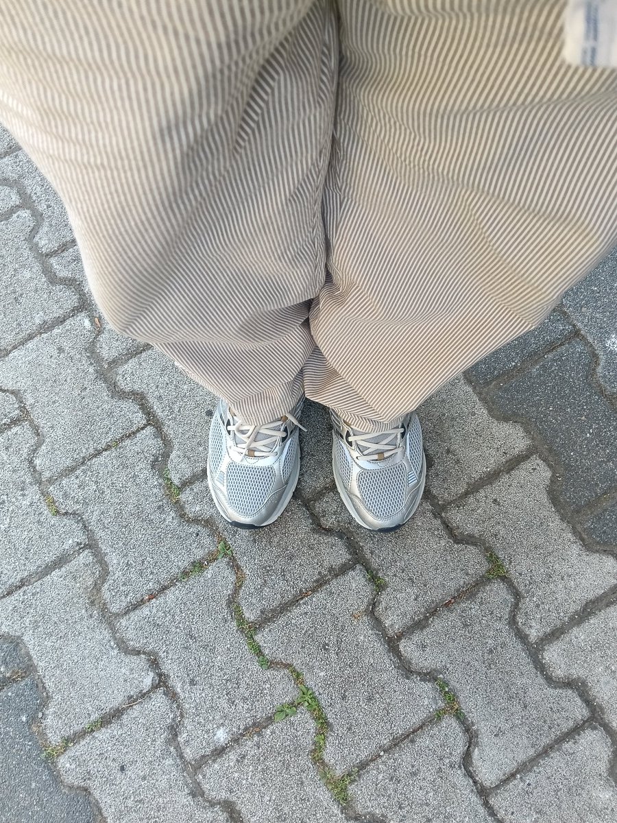 adevran785's tweet photo. Pantolon olunca ayakkabı minicik geldi gozume. pilatesten çıkıp, 36 numara ayaciklara giyilen ayakkabılara benzemiş 😏 https://t.co/zDClmq9BND
