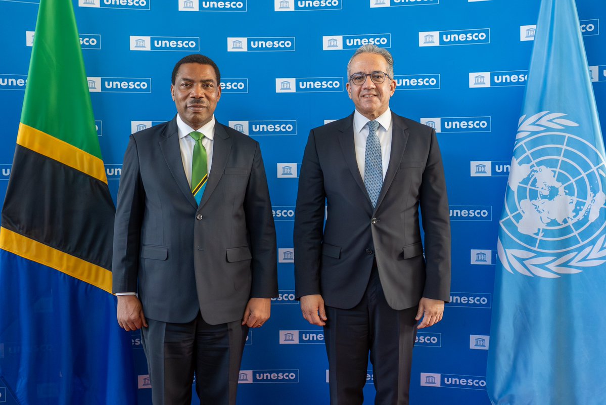 UNESCO_DG's tweet photo. A great pleasure to welcome the Prime Minister of Tanzania, Mwigulu Nchemba, to @UNESCO on the occasion of the 5th World Kiswahili Language Day.

Under the theme “Kiswahili for Peace, Solidarity and Global Economic Diplomacy”, this celebration reminds us of the power of languages to bring people together and strengthen dialogue.

UNESCO is looking forward to work hand in hand with Tanzania, from safeguarding intangible heritage, to advancing gender equality in education and supporting the ethical use of AI for teachers and learners.

#ForThePeople