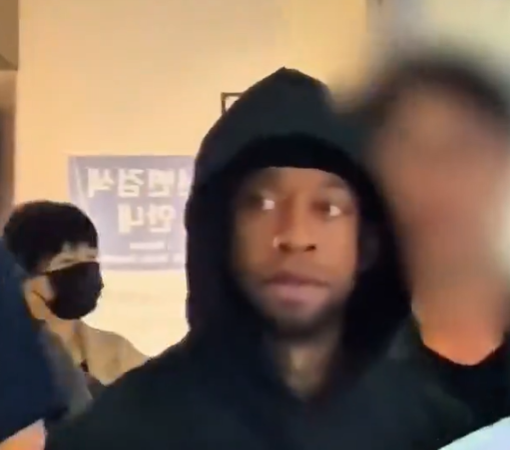 AboutMusicYT's tweet photo. Ty Dolla Sign arrives in South Korea ahead of the music video filming for Switchblade with aespa. https://t.co/FUnX5h8hKa