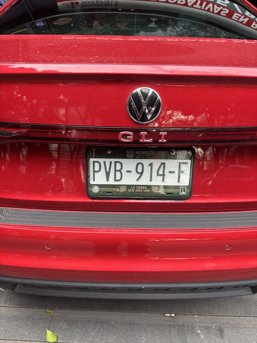 gotasdeazul's tweet photo. @OVIALCDMX  insurgentes sur 1066, noche buena CDMX coche avienta a 
 ciclista de 44 años  atravesándose por el carril confinado  y trata de darse a la fuga para evitar hacerse responsable. Se pide apoyo de la @SSPCMexico todavía el conductor indicando no habría sanción https://t.co/vXjlRRxYSx
