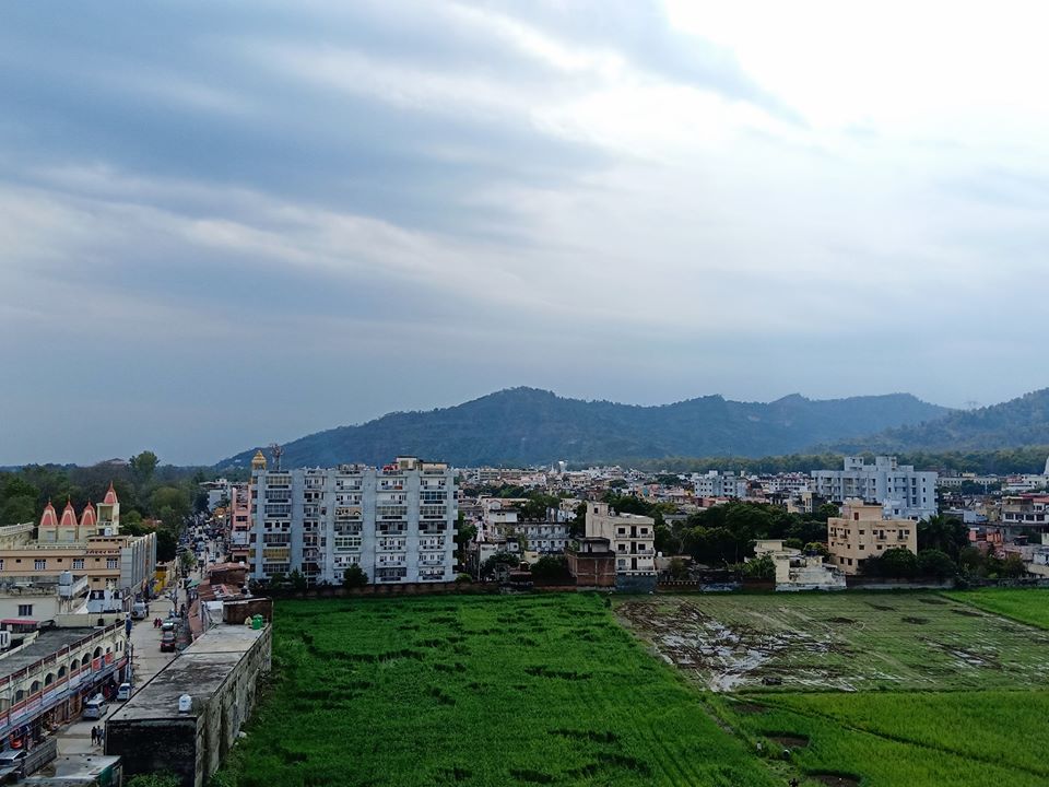 allinharidwar's tweet photo. #Haridwar in the #Monsoon 🌧️💙

When the monsoon arrives, Haridwar transforms into a breathtaking blend of nature and spirituality. The mighty Ganga flows with renewed energy, the #ghats shine under the rain, and the fresh breeze creates a #peaceful atmosphere unlike any other. https://t.co/iYO0aoASSF