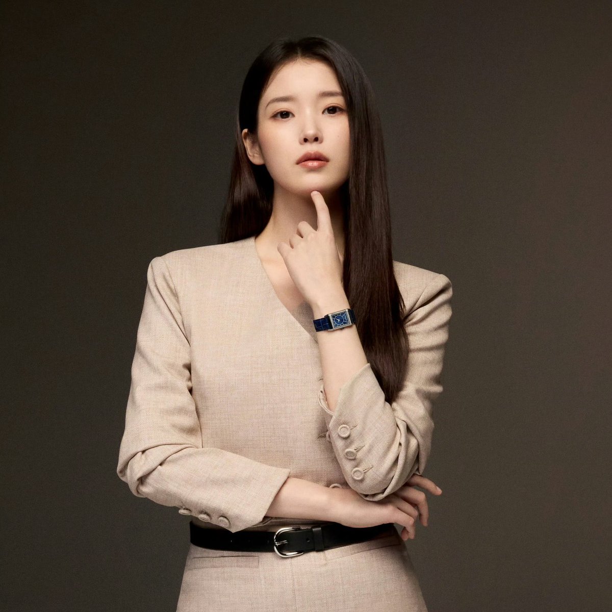 IUteamstarcandy's tweet photo. [NEWS] 260707 Men’s Folio Exclusive Interview with Jaeger-LeCoultre’s Global Brand Ambassador IU

@_IUofficial reflects on the lasting impact of #WhenLifeGivesYouTangerines, what drew her to choosing #PerfectCrown, her philosophy on growth, uncertainty, time and more 

READ FULL 🔗 https://t.co/zFefHak5kG

#IU #아이유 @jaegerlecoultre @_IUofficial