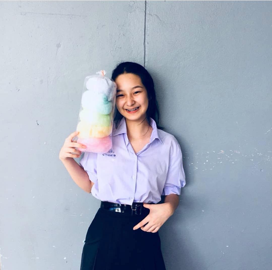 MatthewJon12463's tweet photo. small sugar-spun joys after class hit different 🌈 some days just taste sweeter than others https://t.co/GkBSgEIImd