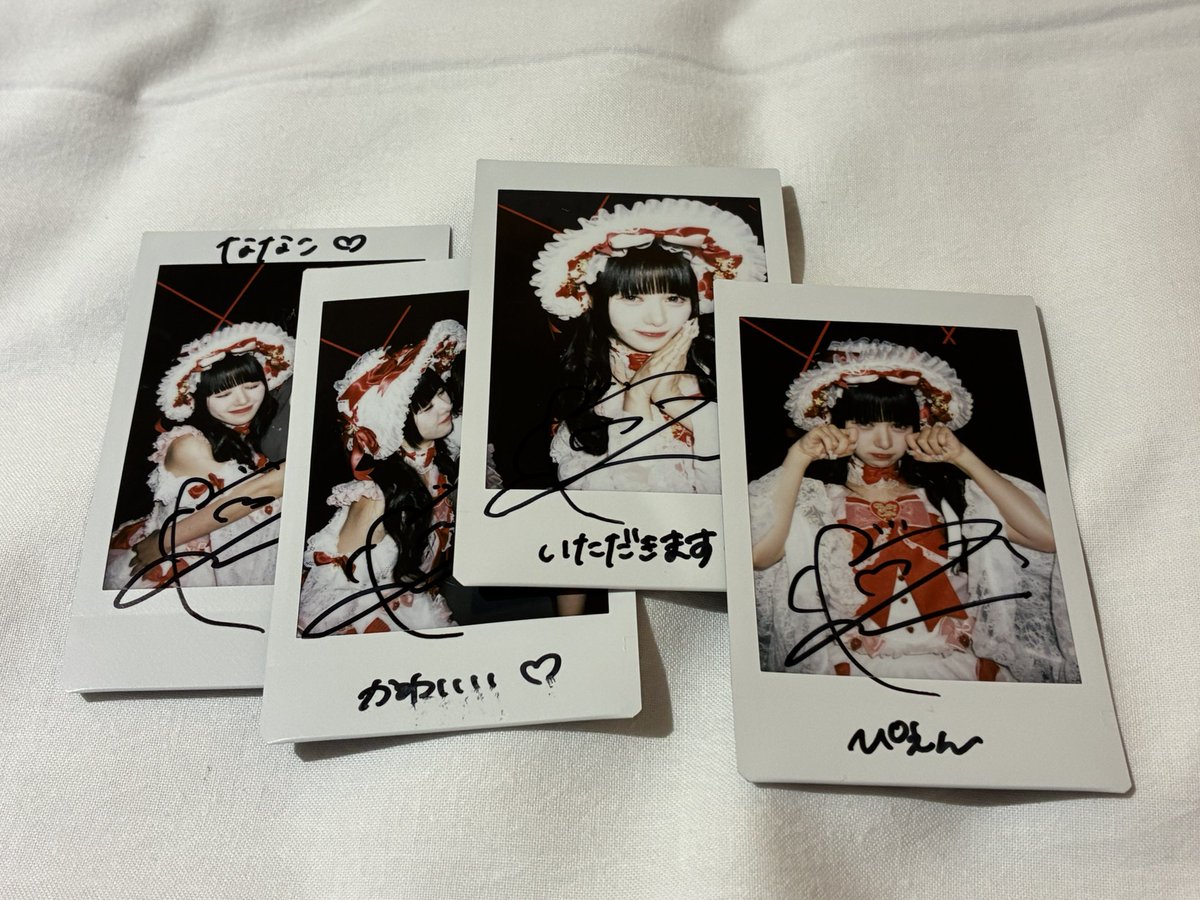 luvn7___o0's tweet photo. 発対バン参加でドキドキだったけど、2時間前から入場して一般エリア最前中央で大好きなりこてん見れてツーショ撮れて超幸せでした💞
宝物が4枚増えた💎

 #prettychuu
 #YORUFES https://t.co/iy3YlT1MTw