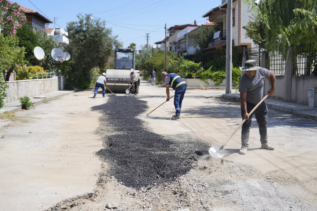 BurhaniyeBld's tweet photo. BURHANİYE’DE YOL YAPIM, BAKIM VE ONARIM ÇALIŞMALARI ARALIKSIZ DEVAM EDİYOR

Burhaniye Belediyesi Fen İşleri Müdürlüğü ekipleri, ilçe genelinde yol yapım, bakım ve onarım çalışmalarını aralıksız sürdürüyor. 

🔎https://t.co/zlexMgyk1s https://t.co/hxCGinWc0S