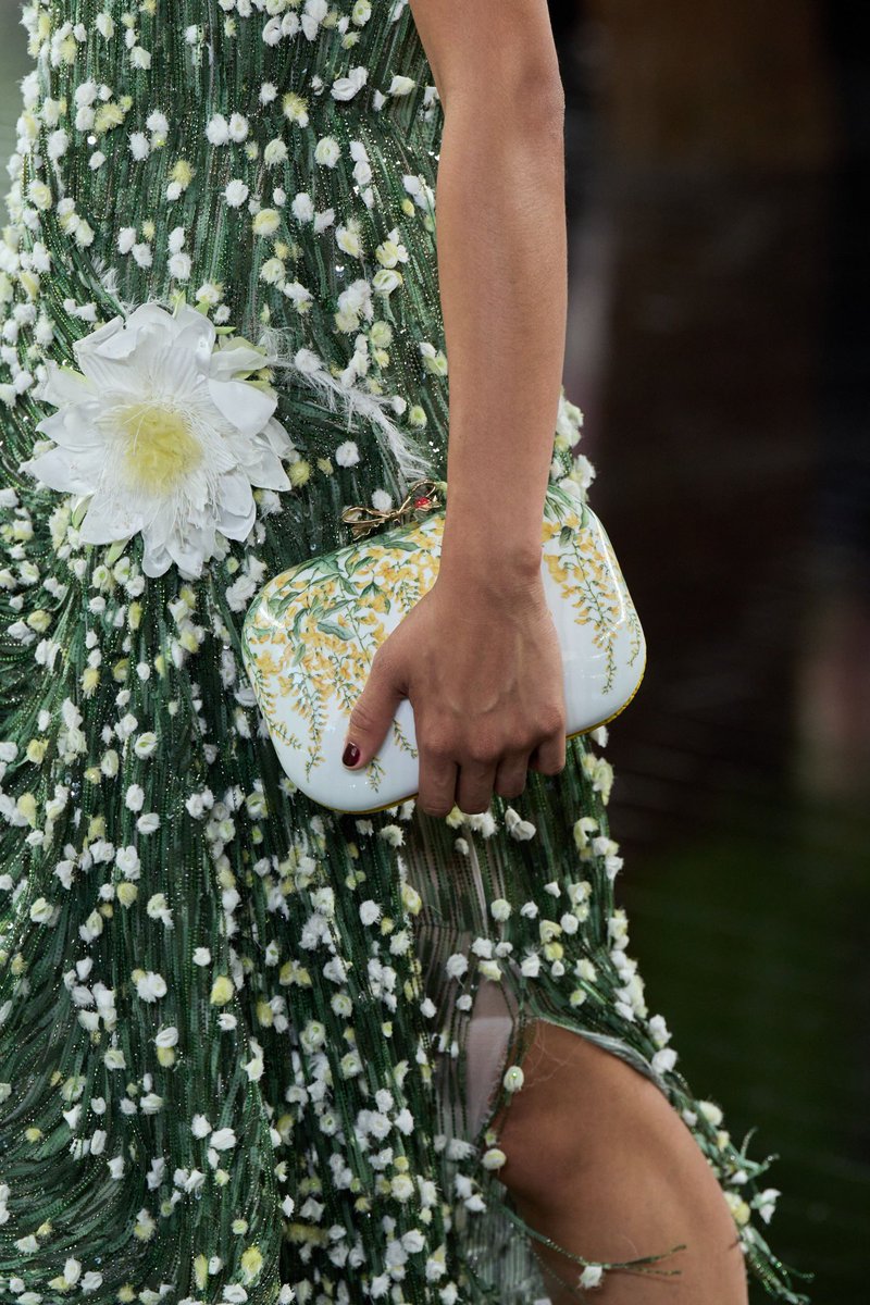 YouAreMyBezoar's tweet photo. Un sueño los detalles de Dior fall 2026 Couture https://t.co/3MHHapiHkR