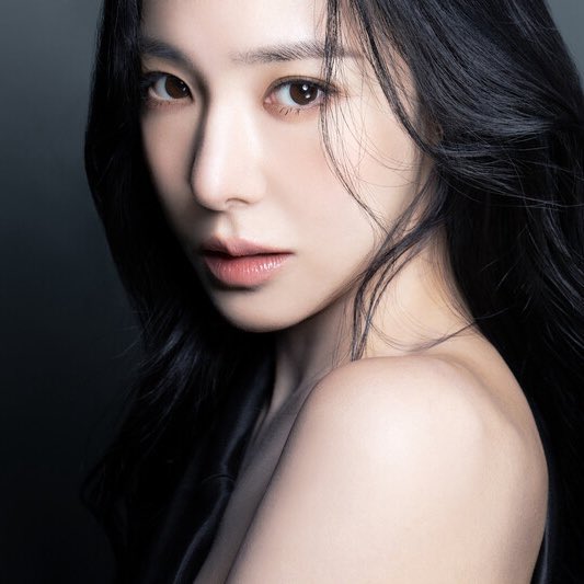 SoshiPopBase's tweet photo. Tiffany Young teases possible single/album titled ‘Edge Of Calm’ coming out on August 20. https://t.co/4ZldO9f9kk