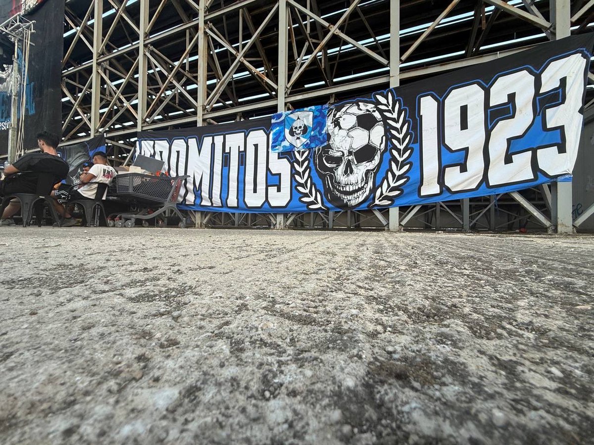 RB1987Oficial's tweet photo. Esta fin de semana tivemos a honra de participar no VI Festival Fentagin Pure ‘n’ Local, onde unha vez máis demostramos que as fronteiras non existen cando se comparten os mesmos valores.

CORUÑA-PERISTERI 
SEMPRE ANTIFASCISTAS! https://t.co/jRW5xolGUx