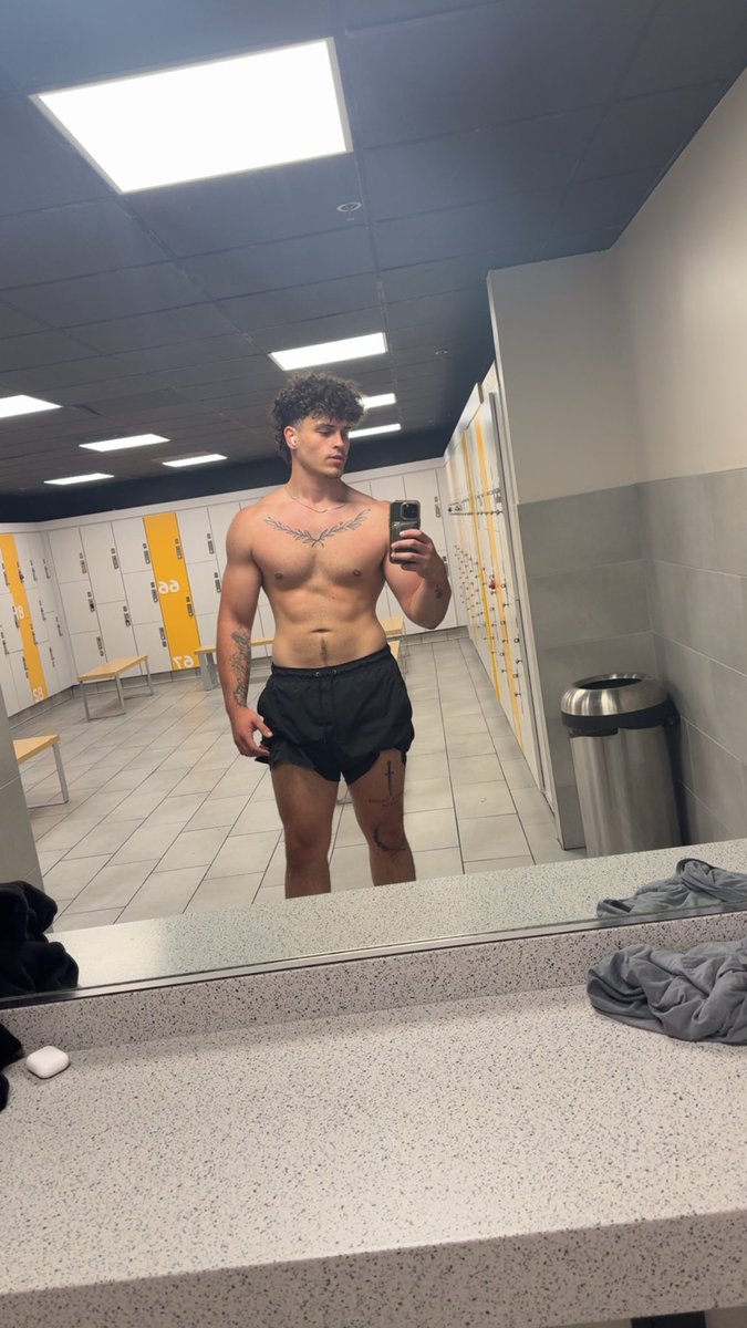 bigalphaconnor's tweet photo. Morning pigs who’s ready to send today !😜 #findom https://t.co/U5L2UXYJkf