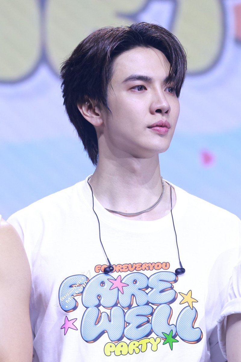 SupportMaxkyRP's tweet photo. #FoureveryouFarewellParty​ #maxky_rp 

ถึงพี่โจฮัน  ... และพี่แม็กกี้ 🤍🌈

​ขอบคุณพี่แม็กกี้มากๆ นะคะที่ถ่ายทอดบทบาท 'โจฮัน' ออกมาได้สมบูรณ์แบบที่สุดในใจเรา ถ้าวันนั้นไม่ใช่พี่ที่มารับบทนี้ ก็ไม่รู้เลยว่าวันนี้ตัวเองจะมายืนอยู่ตรงนี้ไหม

​ขอบคุณที่ทำให้เราได้รักตัวละครนี้ ได้ร่วมสุข ร่วมหัวเราะ และร้องไห้ไปกับทุกๆ โมเมนต์ผ่านการแสดงของพี่ แม้วันนี้จะต้องส่งพี่โจฮันกลับเข้าสู่หน้ากระดาษนิยายแล้ว แต่เขาไม่ได้หายไปไหนเลย คิดถึงเมื่อไหร่เรายังคงกลับไปเจอเขาได้เสมอที่ WeTV

​ขอบคุณพี่แม็กกี้จริงๆ ค่ะที่เข้ามาช่วยแต่งแต้มสีสัน ให้ชีวิตที่เคยจืดชืดและหม่นเทาในวันวาน กลับมาสดใสเป็นสีรุ้งได้ในวันนี้ จะรักและซัพพอร์ตเสมอค่ะ ✨