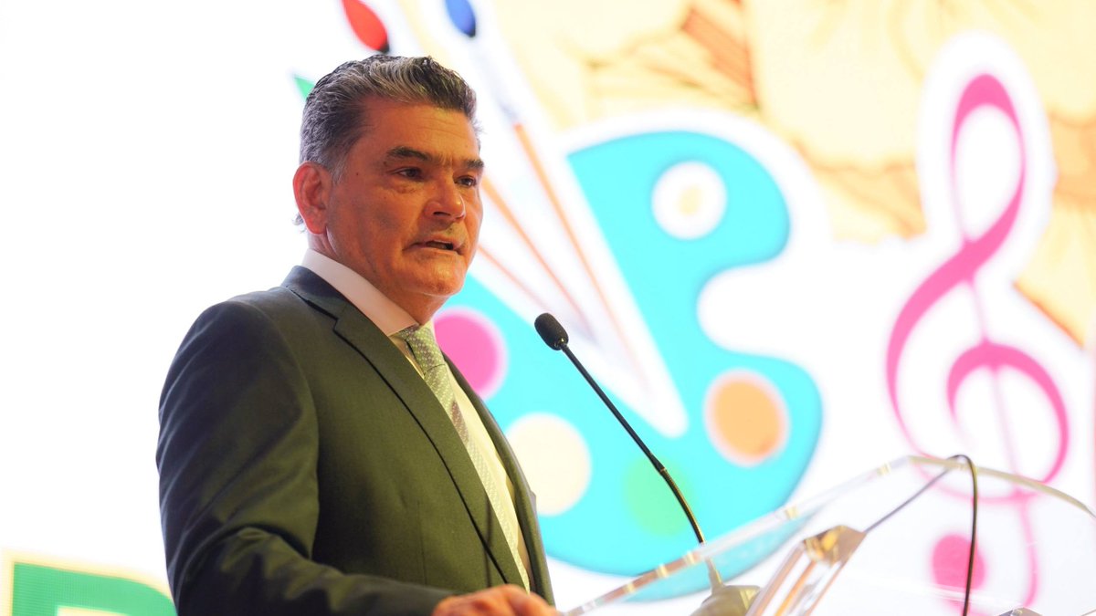 PGN_COL's tweet photo. El Procurador General de la Nación, Gregorio Eljach Pacheco, inauguró la exposición artística "Elevados", del escultor Juan Zuleta, una muestra de #ProCurArte que fortalece los espacios culturales de la @PGN_COL y promueve el arte como escenario de encuentro y reflexión. https://t.co/6KhbTd8VWc