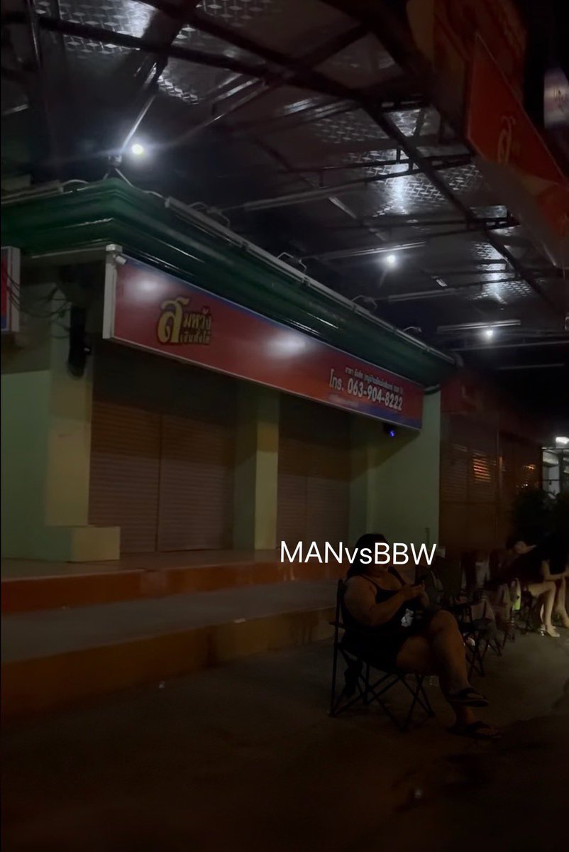 manvsbbw's tweet photo. สะพานแดงรังสิต มีอะไร ใครรู้กระซิปหน่อย
แอดไม่รู้หวะ … รู้แต่ 200ปี ไฟแนนซ์ สมหวังเปิดหลัง 3 ทุ่ม #สะพานแดง #200ปี https://t.co/oJeNeK3YwZ