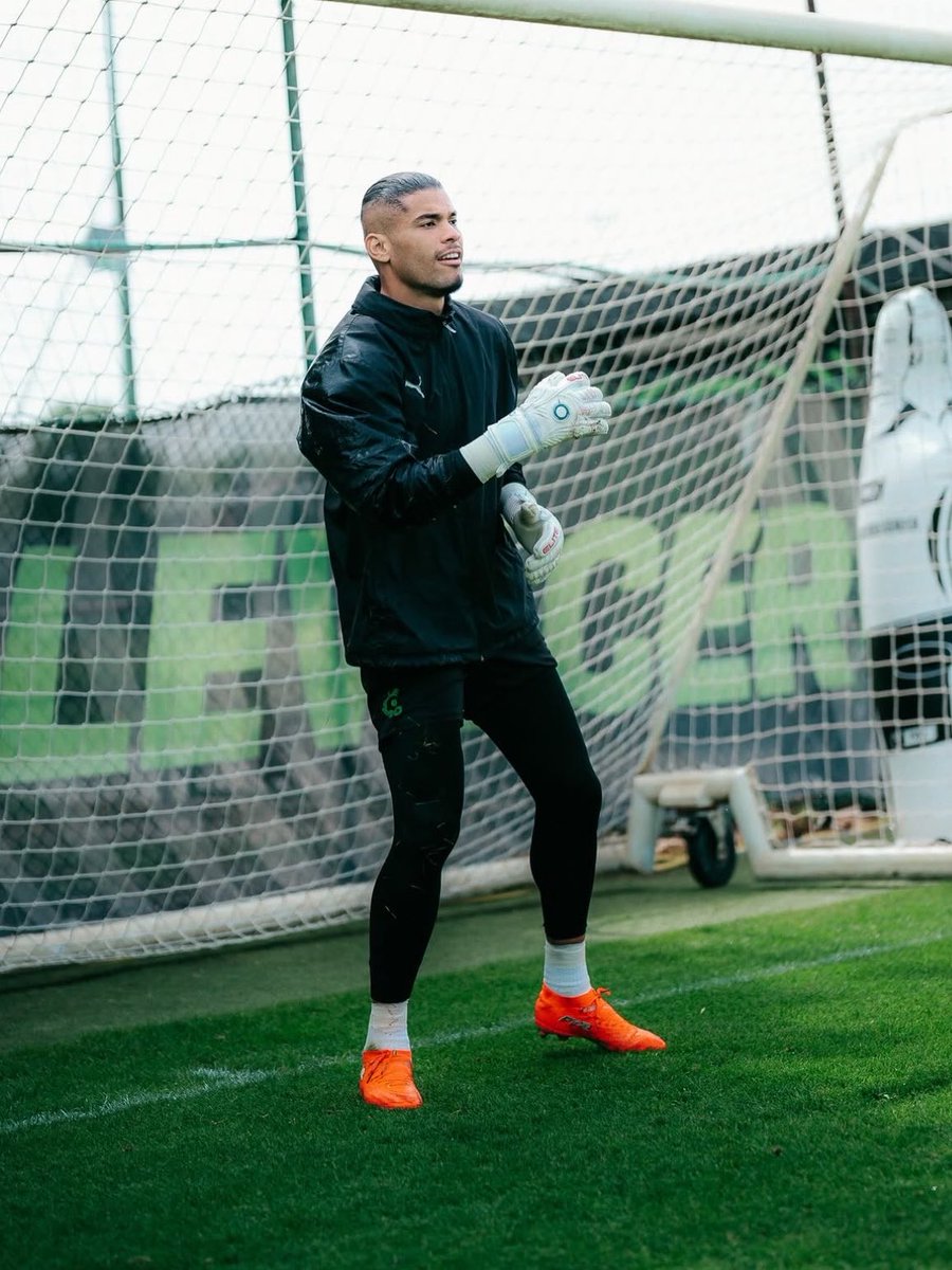 informafogo's tweet photo. Botafogo pagará 4 milhões de reais ao Cercle Brugge pela contratação de Warleson.

O goleiro já está no Rio, fez exames e seguirá o cronograma de testes físicos nesta terça-feira.

O contrato será de três anos e meio, até o fim de 2029.

— @geglobo https://t.co/kSrBqfJp4Q