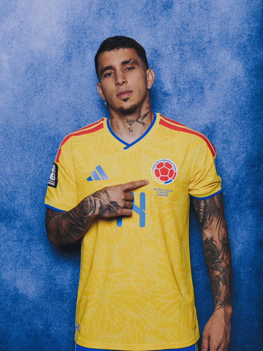 mat__andrade's tweet photo. hoje vamos torcer para a colombia né? 

abençoado seja essa seleção 🇨🇴🛐 https://t.co/gmHlkd7d6G