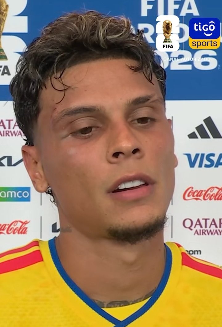 mat__andrade's tweet photo. hoje vamos torcer para a colombia né? 

abençoado seja essa seleção 🇨🇴🛐 https://t.co/gmHlkd7d6G