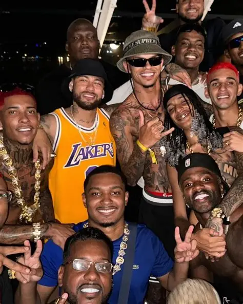 brazilianspoker's tweet photo. @procopiocardozo @RenanSantosMBL Faz um quadro desta foto e coloca na sala da tua casa, mostre isso aqui para tua familia. https://t.co/PVDWOCDePf