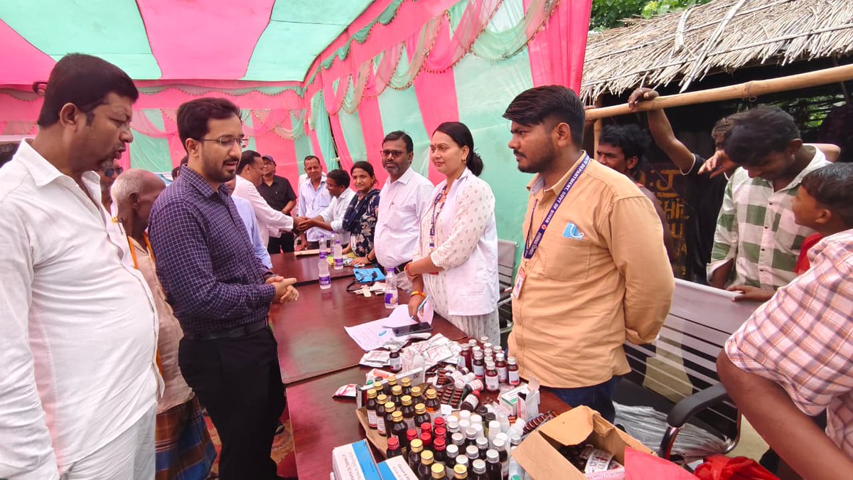 Dm_Motihari's tweet photo. पूर्वी चंपारण जिला के बंजरिया प्रखंड के रोहनिया प
एवं पंचरुखा पूर्वी पंचायत में आयोजित सहयोग शिविर का भ्रमण कर अनुमंडल पदाधिकारी सदर मोतिहारी श्री निशांत सिहारा ने जायजा लिया और पदाधिकारीगण को प्राप्त आवेदनों के गुणवत्तापूर्ण निष्पादन का निर्देश दिया। @IPRDBihar https://t.co/lIz2ohDWrs