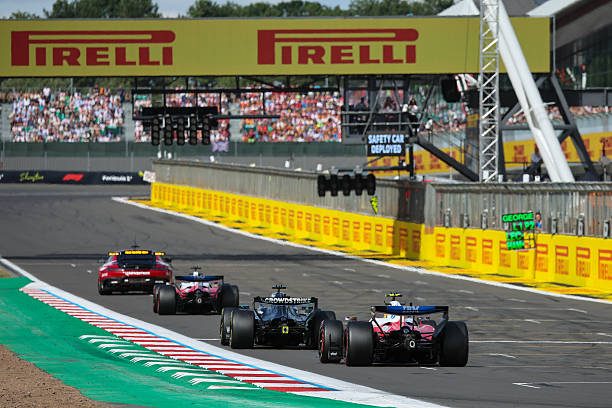 MotorTimeES's tweet photo. 🏁 ¡Esta tarde vuelve #MotorTime!
🕗 A las 20:00 repasamos un fin de semana cargado de motor:
🇬🇧 Gran Bretaña
⚡ Fórmula E en Shanghái
🇺🇸 IndyCar en Mid-Ohio
Analizamos el dominio de Campos en F2 y F3; la previa de las 6H de São Paulo
📻 Te esperamos en https://t.co/USrDaTu4W4 https://t.co/dAP2YS80H5