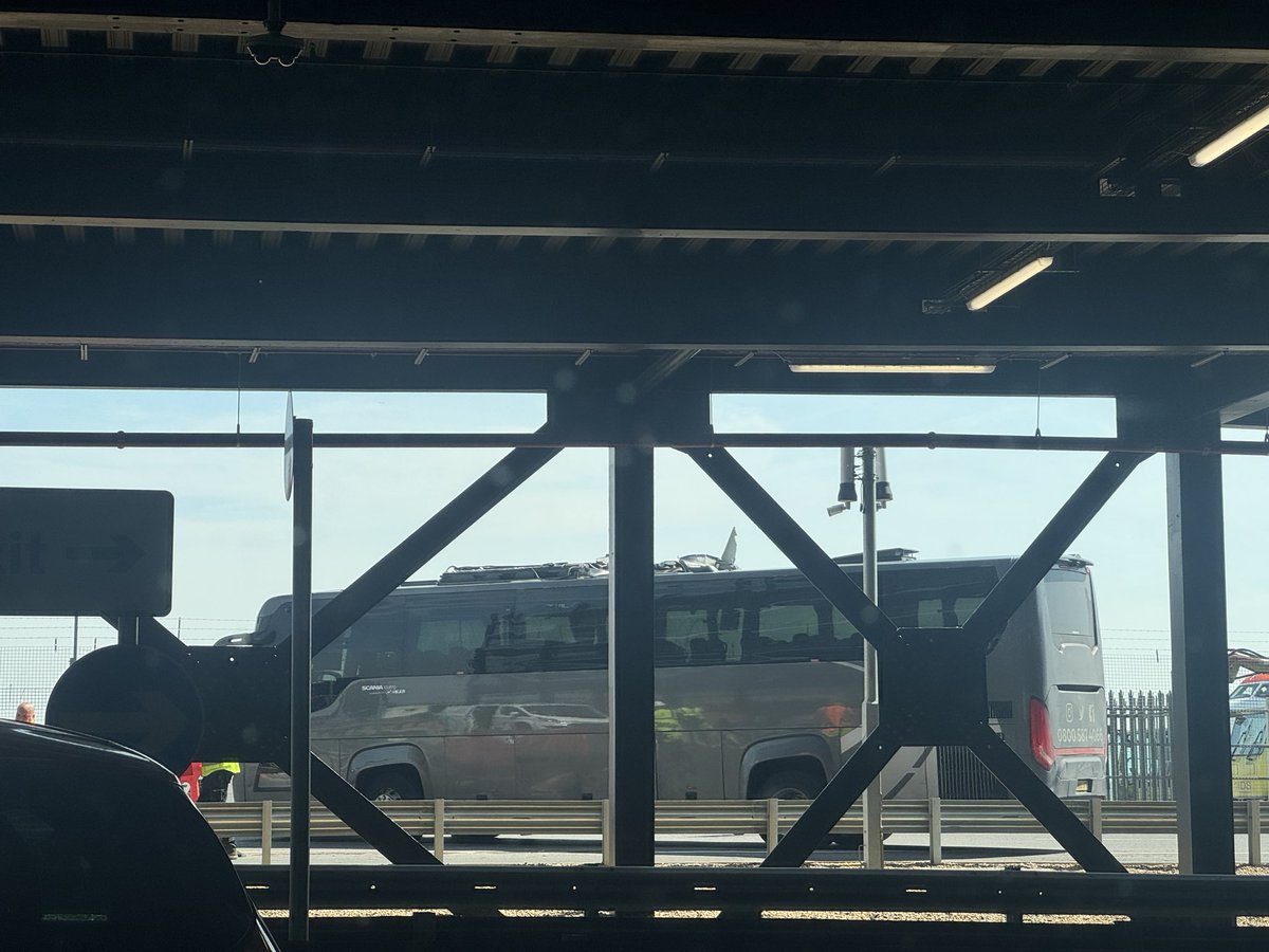 TransportJobsHQ's tweet photo. Bus just managed to crash into the drop off section of Luton Airport car park this afternoon causing delays to passenger drop offs. https://t.co/5wnN47Kpvu