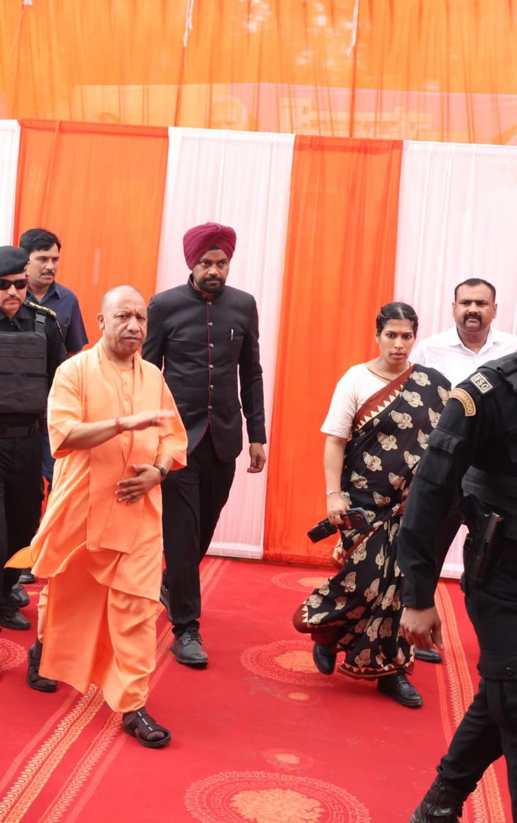 SultanpurDm's tweet photo. दिनांक 07.07.2026 को मा0 मुख्यमंत्री जी, उ0प्र0 द्वारा जनपद आगमन के दौरान सुलतानपुर एवं इसौली विधानसभा क्षेेत्र में रू0 819 करोड़ से अधिक की 99 विकास परियोजनाओं का किया गया लोकार्पण/शिलान्यास। https://t.co/w7vB9ornlU