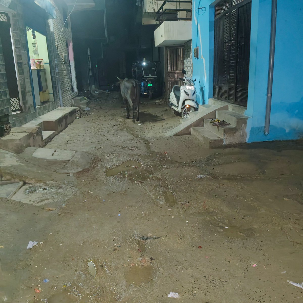 capradeepnoida's tweet photo. @noida_authority @CeoNoida 

Street Poll lights are not working on all polls in safabad sector 73 area.
Location details
Poll no - F-4, P- 783

Hope to resolve street lights on all nearby polls. https://t.co/4okcnPamiW