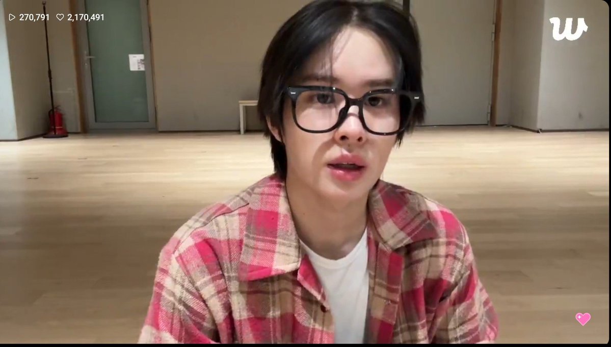 tenhourstenmin's tweet photo. gue waktu awal kenal tws bener2 gaterima bgt nerima fakta bahwa dia pure orang korea.. maksud gue, MUKA SE-BULE INI????? https://t.co/LlrLc7gIGp