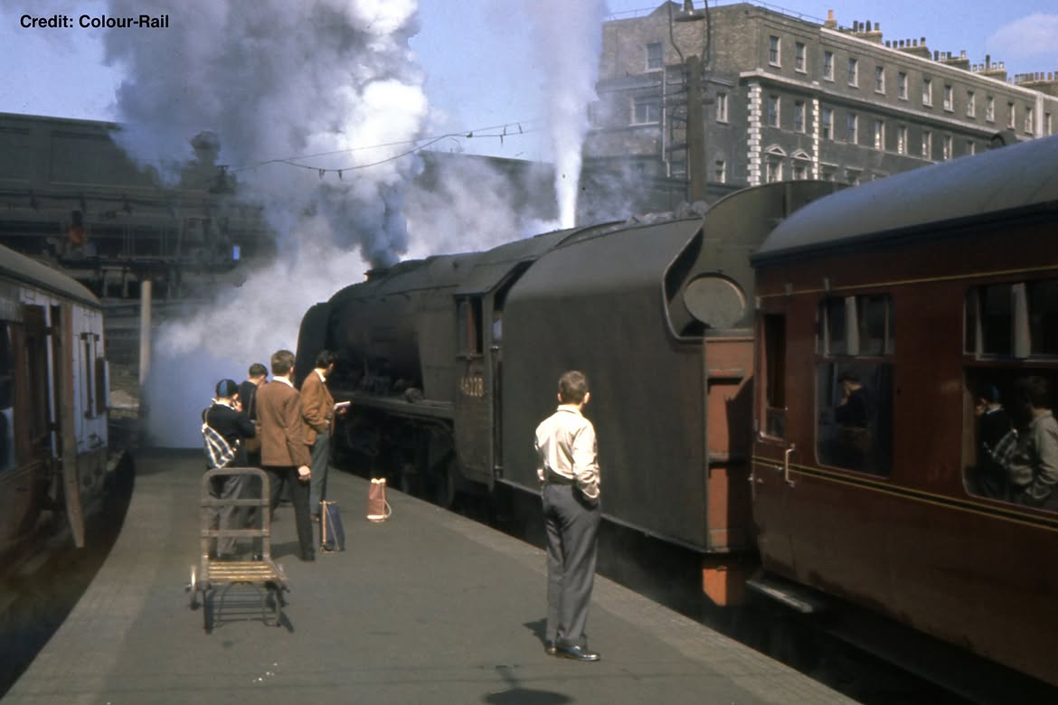 Lost___London's tweet photo. 🚂⏳️ @BygoneBritain https://t.co/bbnsrbBFwb