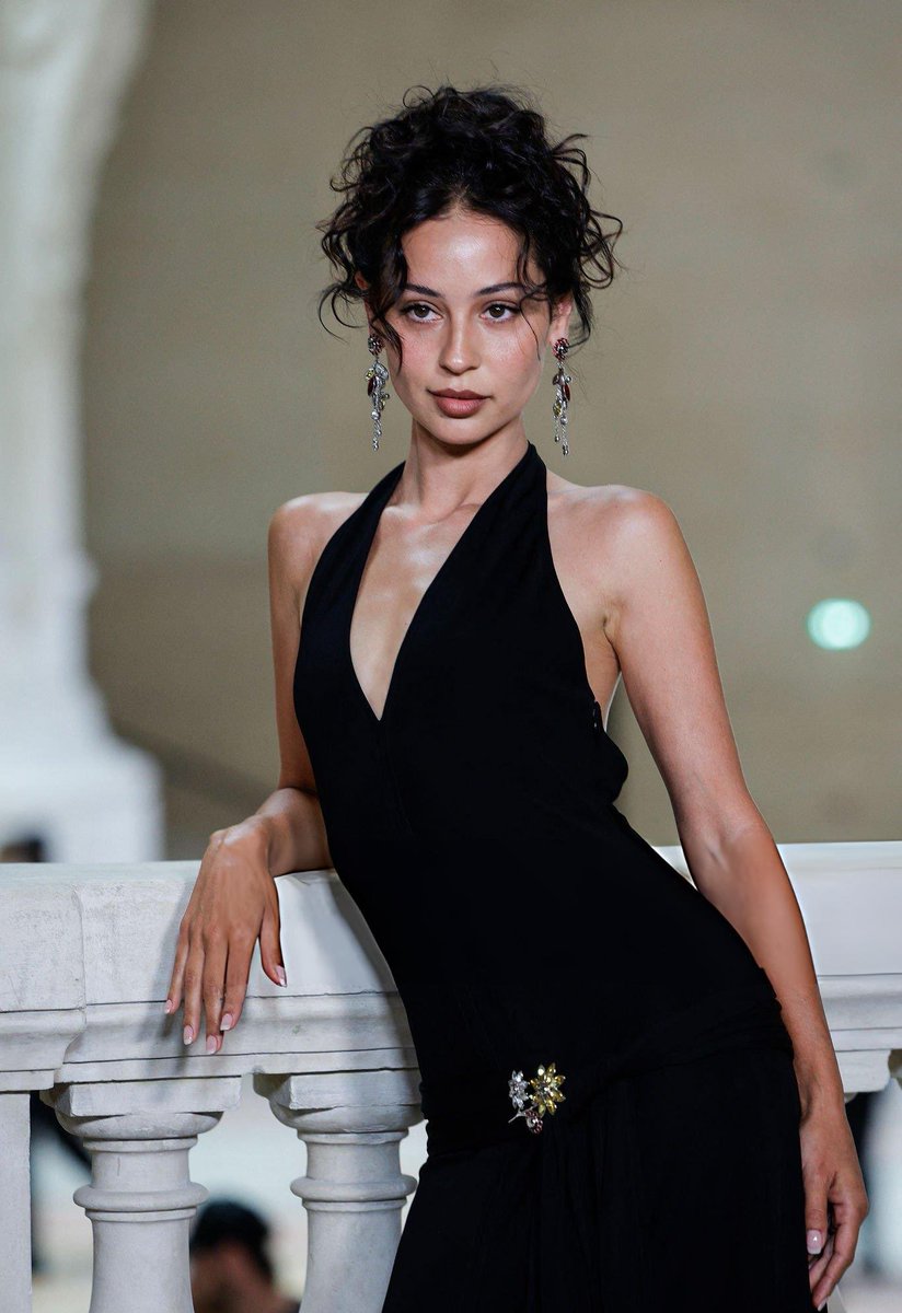 filesbruna's tweet photo. alexa demie at the chanel couture fashion show https://t.co/NLxLKIxERV