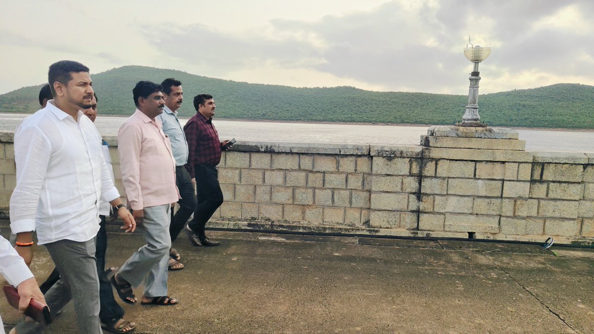 MLADarshanINC's tweet photo. ಸರಗೂರು ತಾಲೂಕಿನ ನುಗು ಡ್ಯಾಮ್‌ಗೆ ಭೇಟಿ ನೀಡಿ ಪ್ರಕೃತಿಯ ಅದ್ಭುತ ಸೌಂದರ್ಯವನ್ನು ಸವಿದ ಕ್ಷಣ.

ನಿಶ್ಶಬ್ದ ವಾತಾವರಣ ಮತ್ತು ಪ್ರಕೃತಿಯ ಮಡಿಲಿನಲ್ಲಿ ಕಳೆದ ಸಮಯ ಮನಸ್ಸಿಗೆ ನೆಮ್ಮದಿಯನ್ನು ನೀಡಿತು.

#NuguDam #Saraguru #Nature https://t.co/N12G97ps34