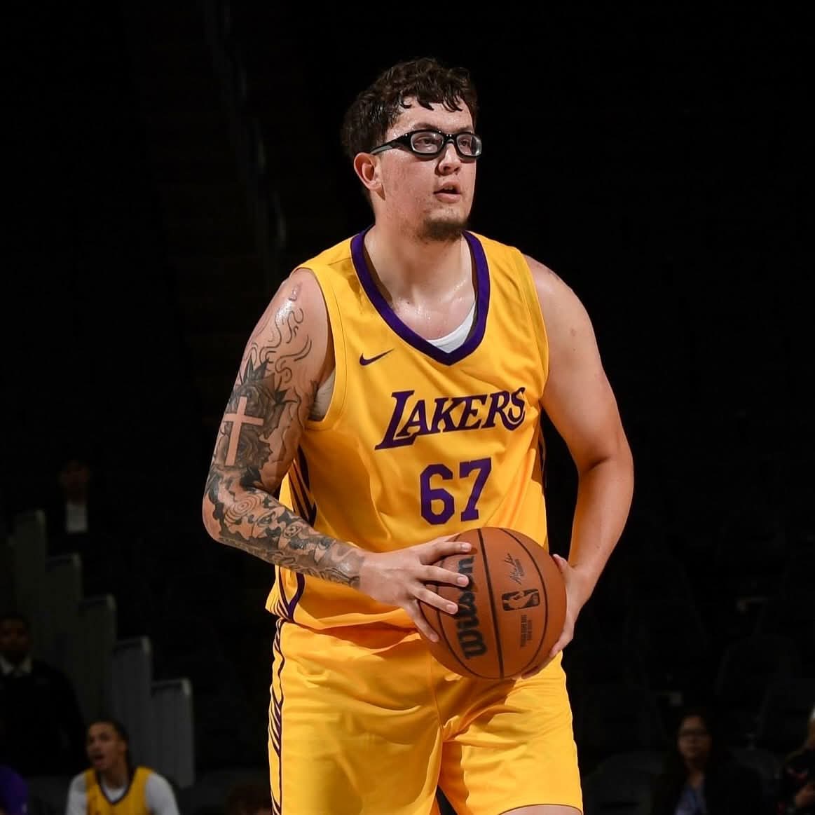 BasquetMexico's tweet photo. 🇲🇽🏀 ROBBIE ÁVILA DEBUTA CON LOS LAKERS EN LA SUMMER LEAGUE

De raíces Mexicanas Roberto Avila 🇲🇽 tuvo sus primeros minutos con  Los Angeles Lakers en la California Classic Summer League, donde el equipo angelino venció 88-84 a los San Antonio Spurs
 Te leemos en los comentarios! https://t.co/3fFMn669Ry