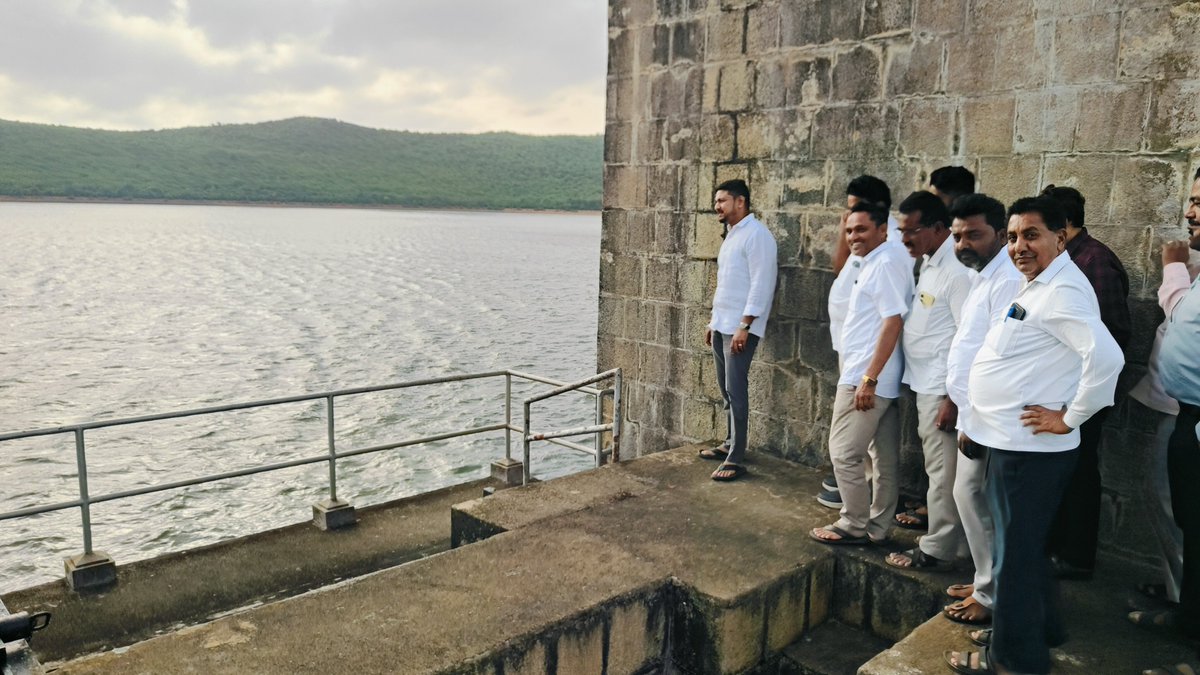 MLADarshanINC's tweet photo. ಸರಗೂರು ತಾಲೂಕಿನ ನುಗು ಡ್ಯಾಮ್‌ಗೆ ಭೇಟಿ ನೀಡಿ ಪ್ರಕೃತಿಯ ಅದ್ಭುತ ಸೌಂದರ್ಯವನ್ನು ಸವಿದ ಕ್ಷಣ.

ನಿಶ್ಶಬ್ದ ವಾತಾವರಣ ಮತ್ತು ಪ್ರಕೃತಿಯ ಮಡಿಲಿನಲ್ಲಿ ಕಳೆದ ಸಮಯ ಮನಸ್ಸಿಗೆ ನೆಮ್ಮದಿಯನ್ನು ನೀಡಿತು.

#NuguDam #Saraguru #Nature https://t.co/N12G97ps34