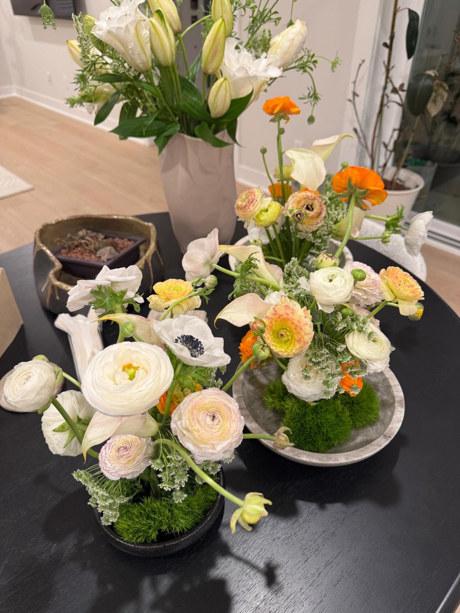 lilybellll's tweet photo. My flower arranging skills are far from professional. 😂 https://t.co/O3DZP90i56
