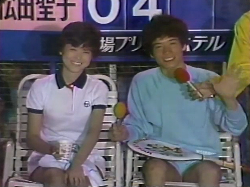 canfurucan's tweet photo. ●ザ・ベストテン歳時記
1982.7.8、今から44年前の今日、田原俊彦「原宿キッス」が7位に、松田聖子「渚のバルコニー」が5位にランクイン。
→苗場から中継。トシちゃんと聖子ちゃんがテニス対決の後、2人でテニスコートを歩きながら歌います。爽やか過ぎて滅！😂 ザ・ベストテン史に残る名場面です。 https://t.co/j9bRCYDuGT