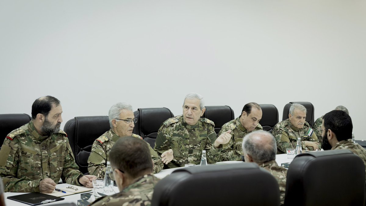 Sy_Defense's tweet photo. اجتمع أعضاء الهيئة الاستشارية في وزارة الدفاع مع مدير إدارة التدريب في الجيش العربي السوري، العميد عبد الرحمن سرحان، وبحضور عدد من ضباط الإدارة، وجرى خلال اللقاء بحث واقع برامج الإعداد والتأهيل وخطط التدريب الموضوعة، وعملية تطوير المناهج التدريبية وتعزيز قدرات الكوادر. https://t.co/MgNh3q2QJ9