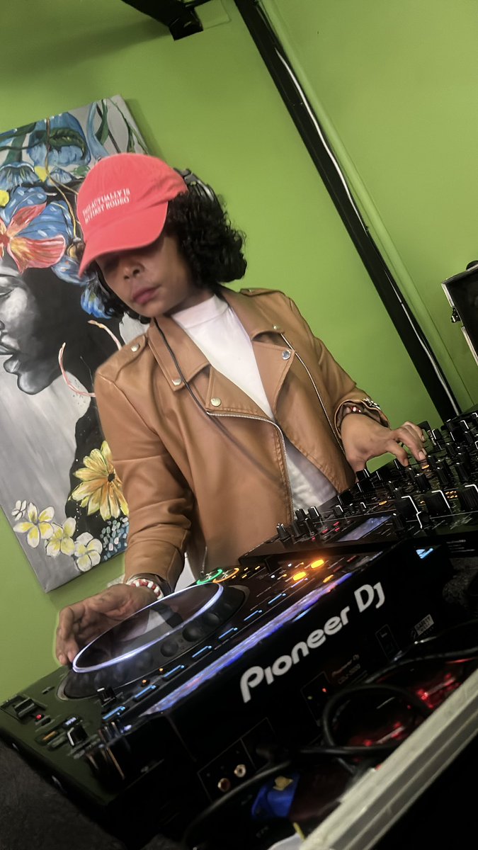 DJ_Buhle's tweet photo. The other day at the Balcony!  

Threw in a Classic by Nastee Nev for ambience. https://t.co/nvJfJfn0iW