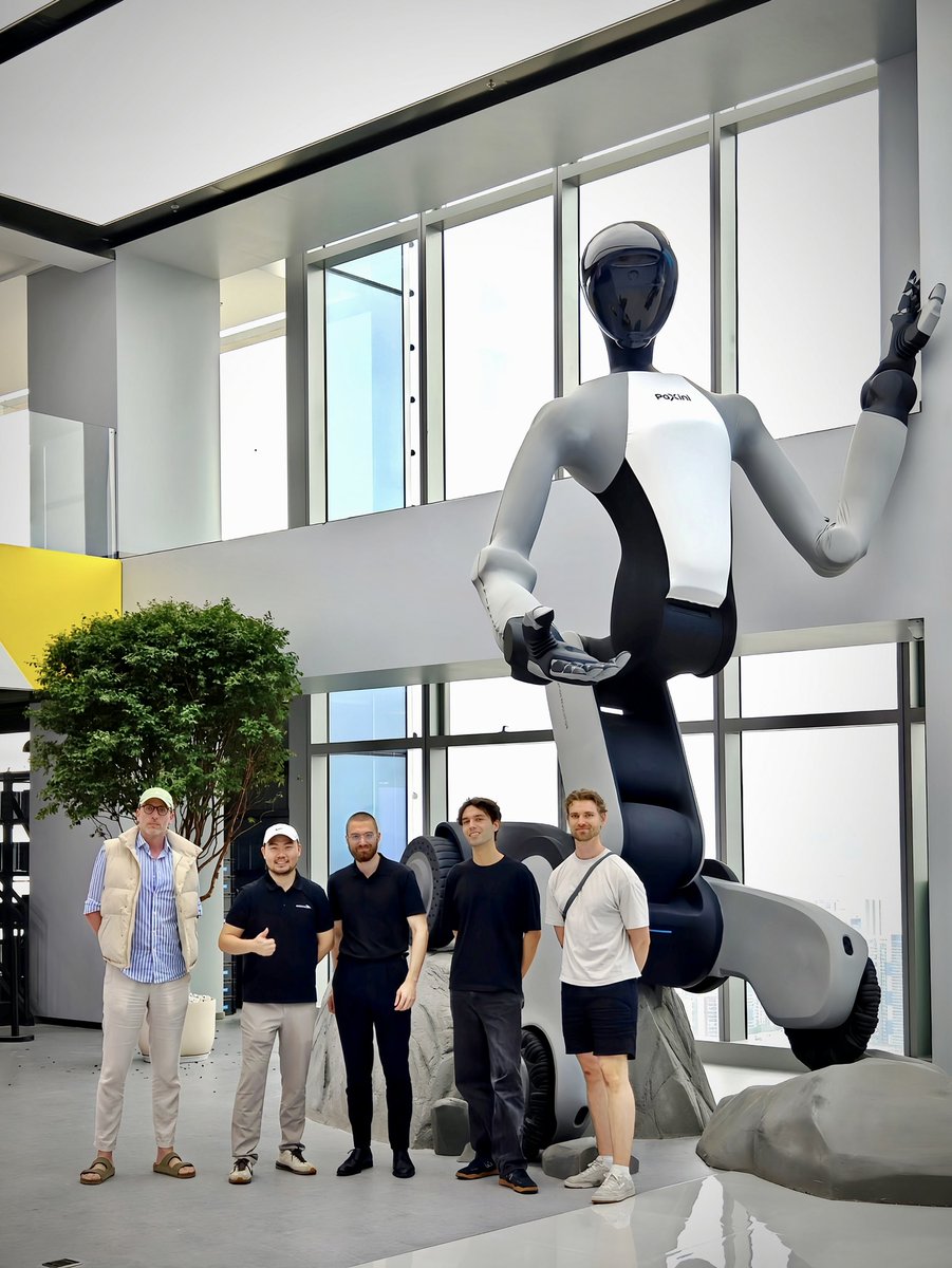 Robo_Tuo's tweet photo. Visited PaXini's new showroom today. Looks awesome, especially the massive humanoid installation. @PaXiniTech @derleomartin https://t.co/TFK5CLx42A