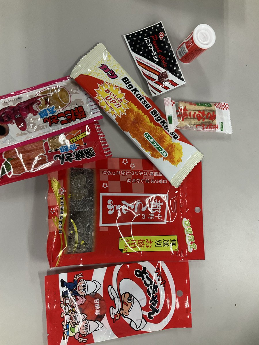 toki_reality000's tweet photo. 仕事暇すぎて近所のドンキ遊びに行っちゃった🙄
食べきれるか…？ https://t.co/uyJAdFLNEB