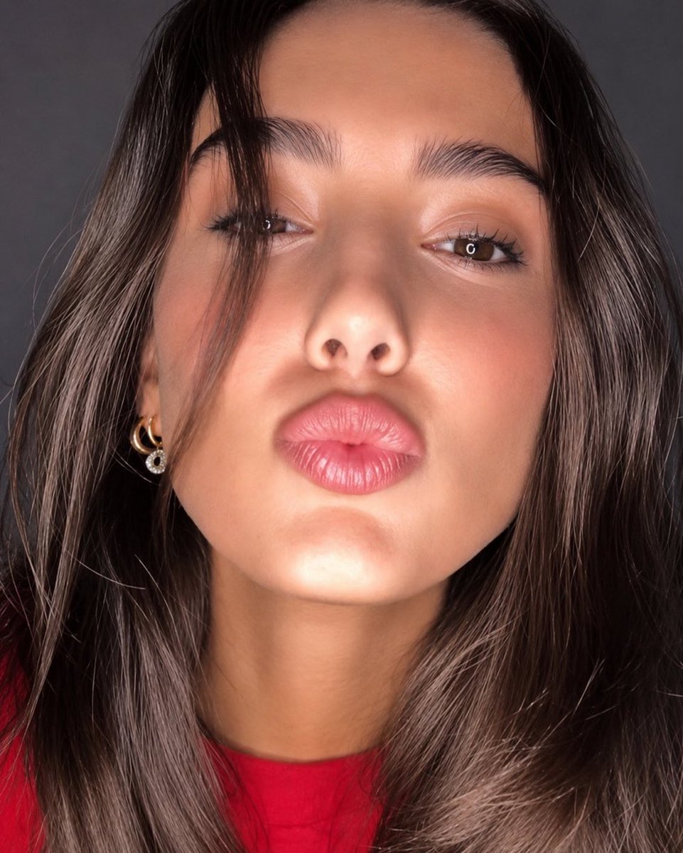 PiumaTatuata's tweet photo. Zeudi: "Sentire un affetto così sincero mi ha emozionata tantissimo e mi emoziona tutt'ora. Non pensavo che potessi arrivare fin qui, eppure oggi ho una community che mi segue passo dopo passo e sono grata per questo." 
Ti voglio bene guerriera ❤️ #zeudiners https://t.co/F0Pz4zwyDt