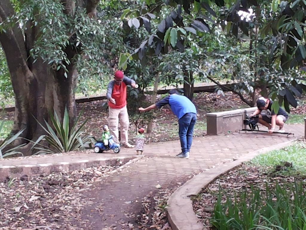_lev14than's tweet photo. @everynay6 Lupa tahun berapa pernah liat proses shootingnya  di taman maluku bandung. https://t.co/CNx5Pw4hCW