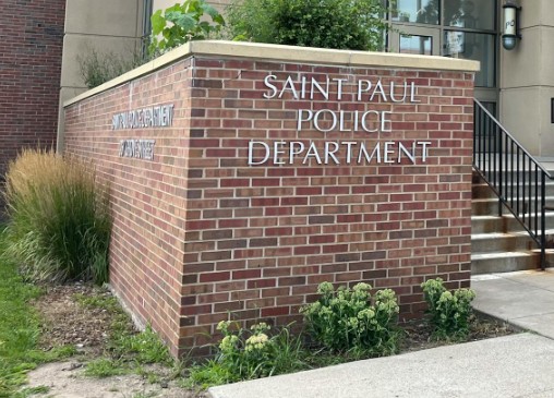 walshpj's tweet photo. NEW: Bicyclist dies in St. Paul after being hit by parked SUV’s door as it swung open, police say https://t.co/33hqJffTLZ https://t.co/y2vkaDD7KU