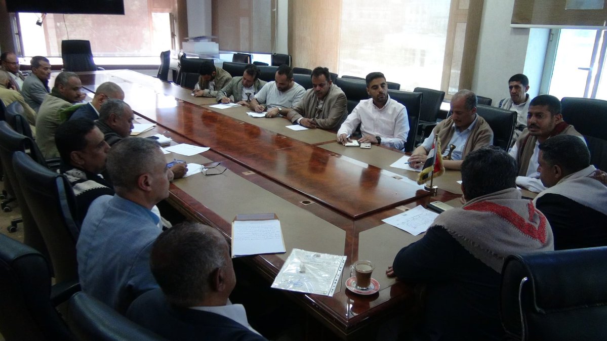 ym_electricity's tweet photo. بادر وإدريس وهزاع وقريعه يناقشون الوضع المائي الحرج في محافظة البيضاء

الثلاثاء، 22 محرم 1448هـ الموافق 07 يوليو 2026م

رابط الخبر : 

https://t.co/E7aJb5SODh https://t.co/drcA974fXJ