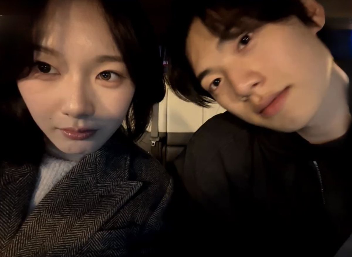 kyowy0's tweet photo. 우유경 셀카 로고 없는 버전 🩷 https://t.co/0uxVrflsbM
