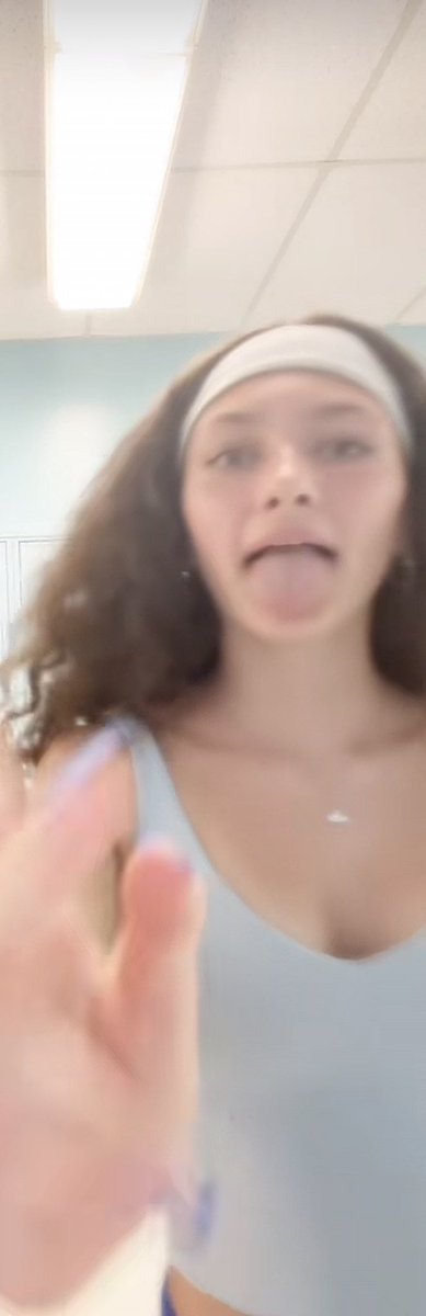 user525278's tweet photo. Pleaseeee dm me and trib my friend’s sister liv, or atleast tell me what u would do to her in detail https://t.co/YoIpebLv4y