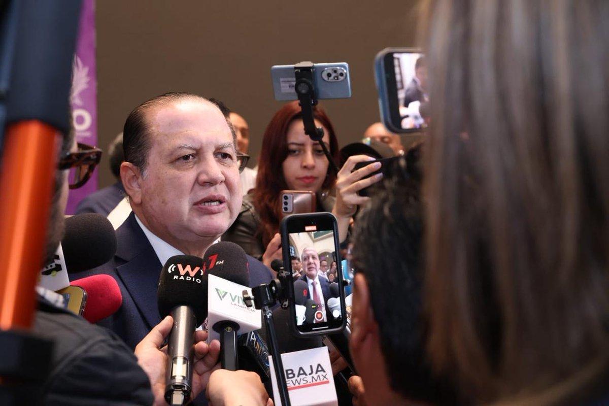 CongresoDurango's tweet photo. “El Congreso del Estado mantiene una agenda de trabajo permanente, privilegiando el diálogo, la construcción de acuerdos y el análisis responsable de las propuestas presentadas”, resaltó el presidente de la Jugocopo, @ErnestoAlanisH.

Nota 👇
https://t.co/R1ye2MFeaW https://t.co/5wi2rLk8gR