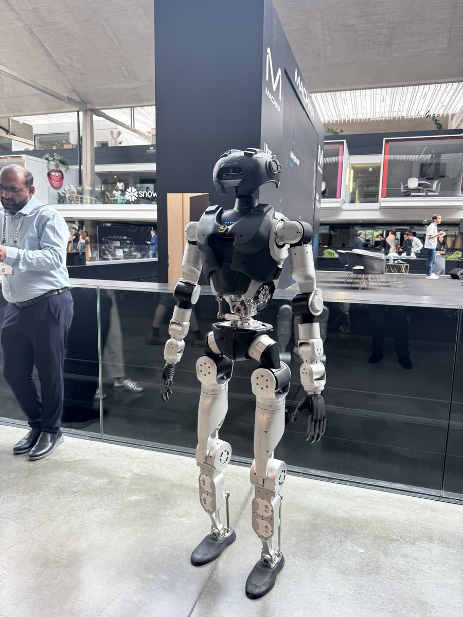 philliplord1's tweet photo. Representing @bitcoincojp at @MACHINASUMMIT and @RaiseSummit this week.

MACHINA was one of the highest-quality conferences I’ve attended. Outstanding founders, serious investors and real companies building the future. Great to meet teams from @Apptronik, @1X, @SkildAI, @BostonDynamics and many more.

One takeaway:

Physical AI has moved from science fiction to capital allocation.

Billions are flowing into humanoids, embodied AI and robotics. The pace of progress is accelerating as better foundation models, cheaper compute and world-class engineering converge.

The race is often framed as US vs China.

I think that’s too simplistic.

There is a major opportunity for Japan and Europe to become the bridge—through precision manufacturing, critical components, industrial deployment and global partnerships.

The winners won’t just build the best robot.

They’ll build the ecosystem that puts millions of robots to work.
#AI #Robotics #Humanoids #PhysicalAI #Japan